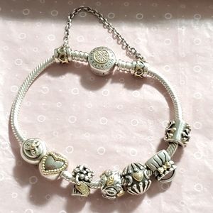 Tt Bracelet with 7 charms and 1 safety chain